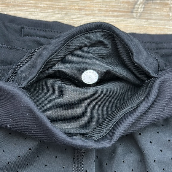 Lululemon Final Lap Short (2.5") Black Size 8 - Picture 7 of 9